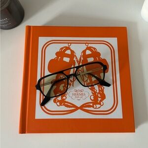 YELLOW TINTED SUNGLASSES